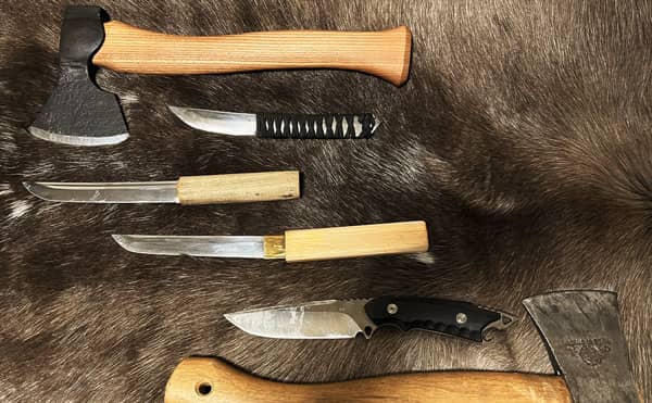 Knives used in bushcraft